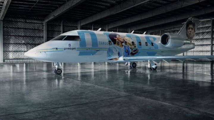 Tango D10S: como es el avión en homenaje a Maradona en el que con inteligencia artificial se le pueden hacer preguntas a Diego durante el vuelo