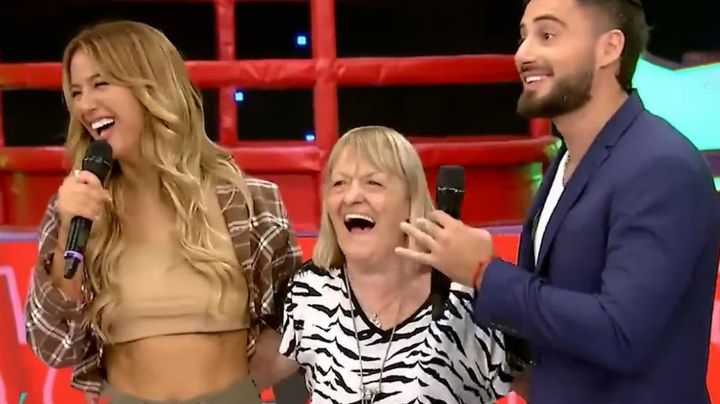La reacción de Flor Vigna en vivo cuando la abuela de Nico Occhiato la sorprendió con un especial regalo