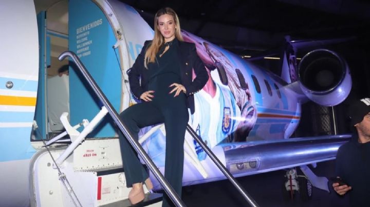 Jesica Cirio recorrió el TANGO D10S, avión que homenajea a Diego Maradona