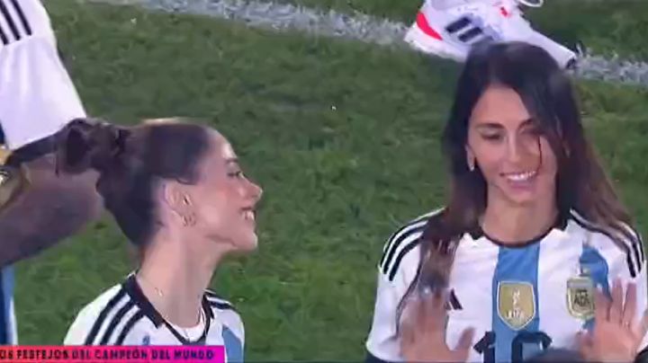 Tini Stoessel y Antonela Roccuzzo se mostraron juntas y compinches en los festejos de la Selección Argentina