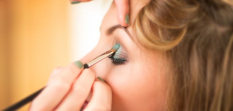 Alerta: los maquillajes que ponen en riesgo la salud de tus ojos
