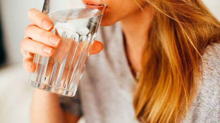 Las dos bebidas que son igual de sanas que el agua, según Harvard